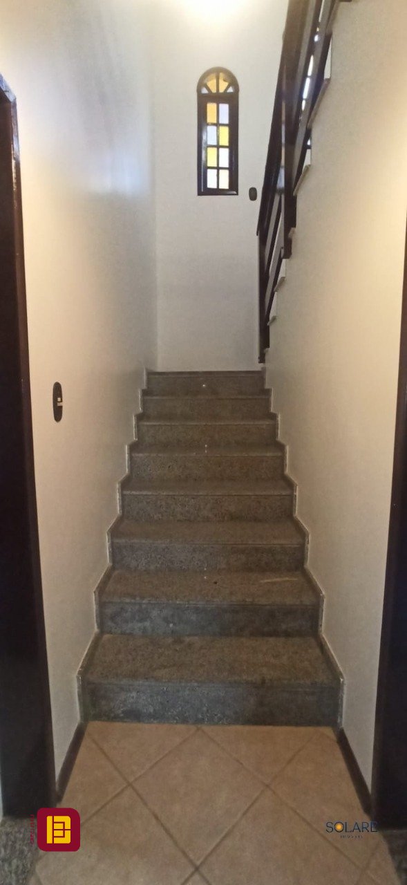 Casa com 170m², 6 quartos (sendo 2 suítes), 3 garagens, no bairro Pantanal em Florianópolis