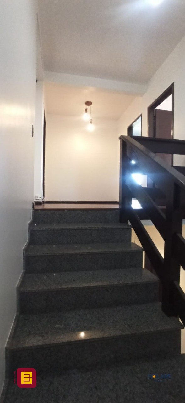 Casa com 170m², 6 quartos (sendo 2 suítes), 3 garagens, no bairro Pantanal em Florianópolis