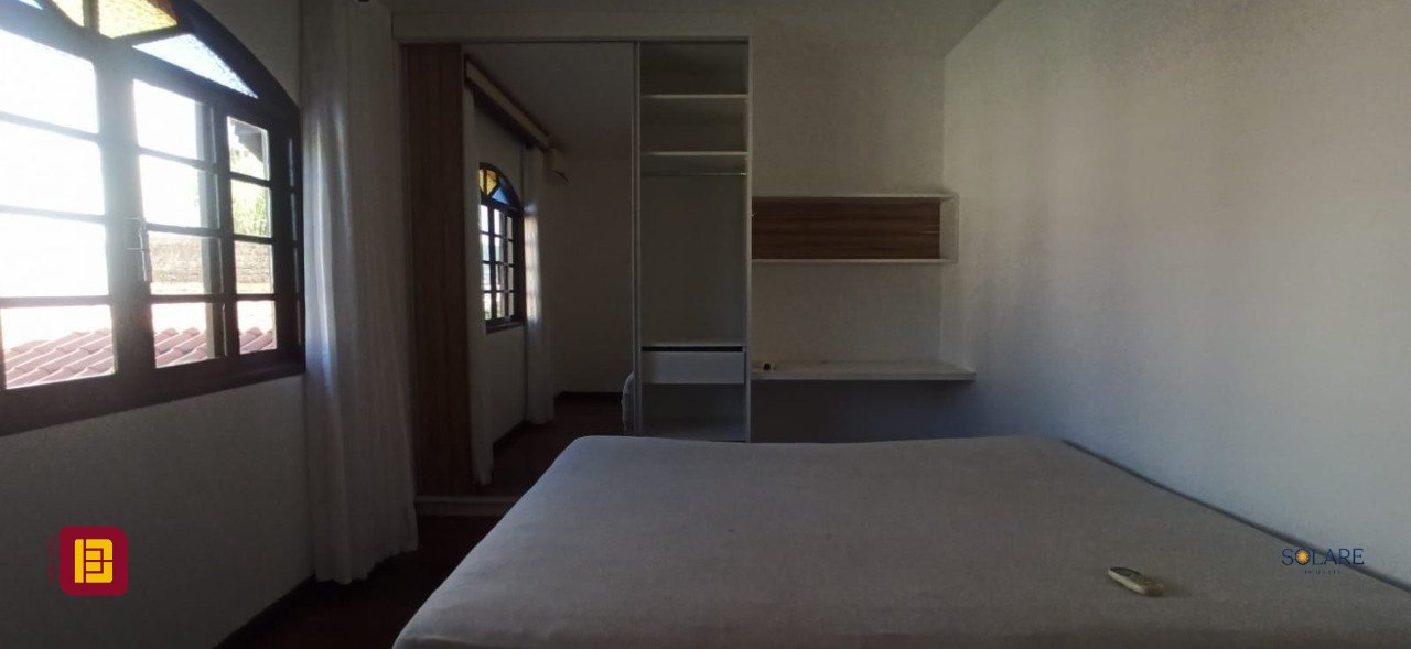 Casa com 170m², 6 quartos (sendo 2 suítes), 3 garagens, no bairro Pantanal em Florianópolis
