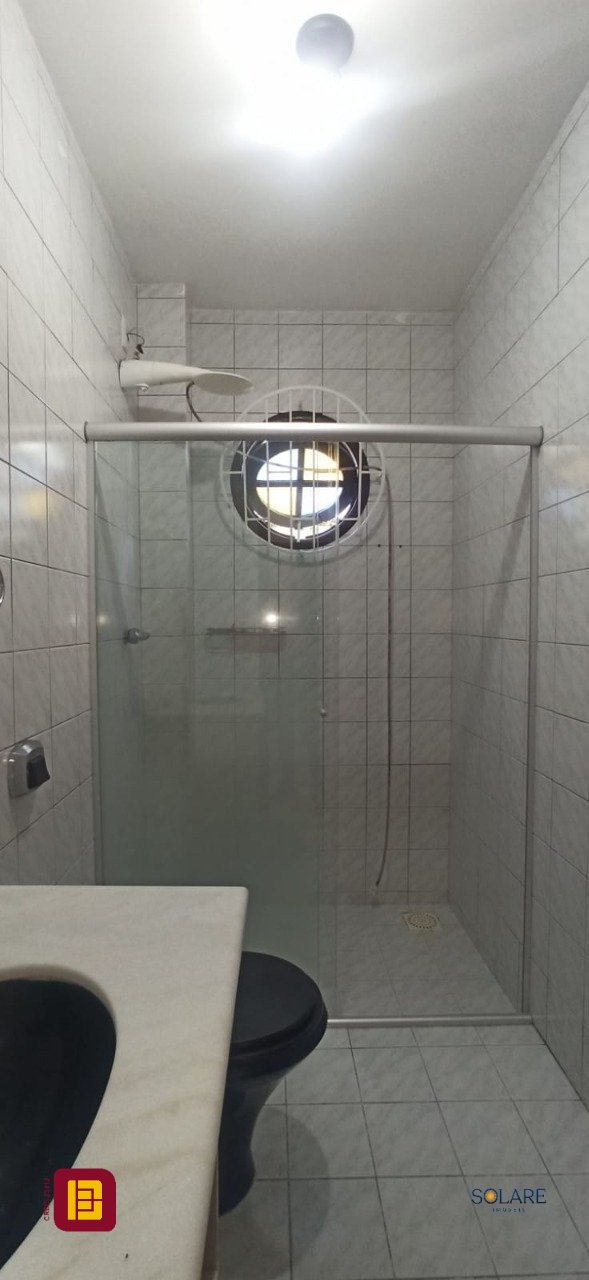 Casa com 170m², 6 quartos (sendo 2 suítes), 3 garagens, no bairro Pantanal em Florianópolis