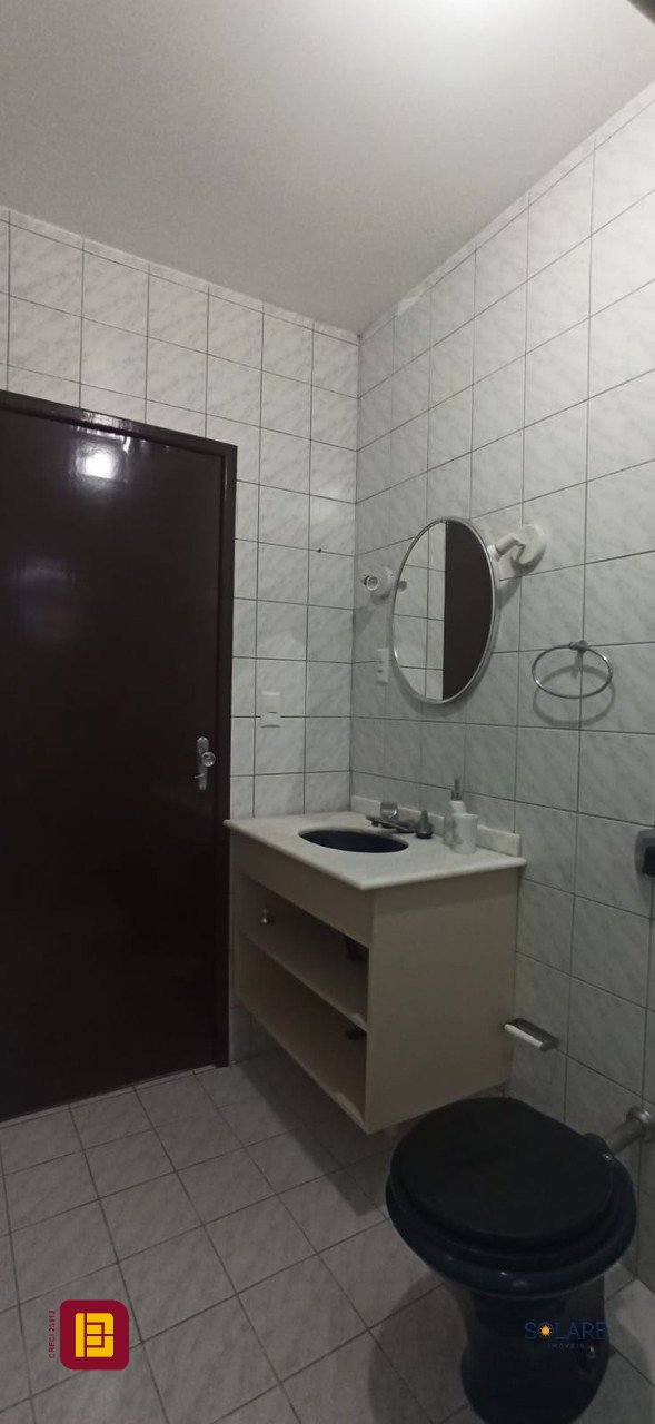 Casa com 170m², 6 quartos (sendo 2 suítes), 3 garagens, no bairro Pantanal em Florianópolis