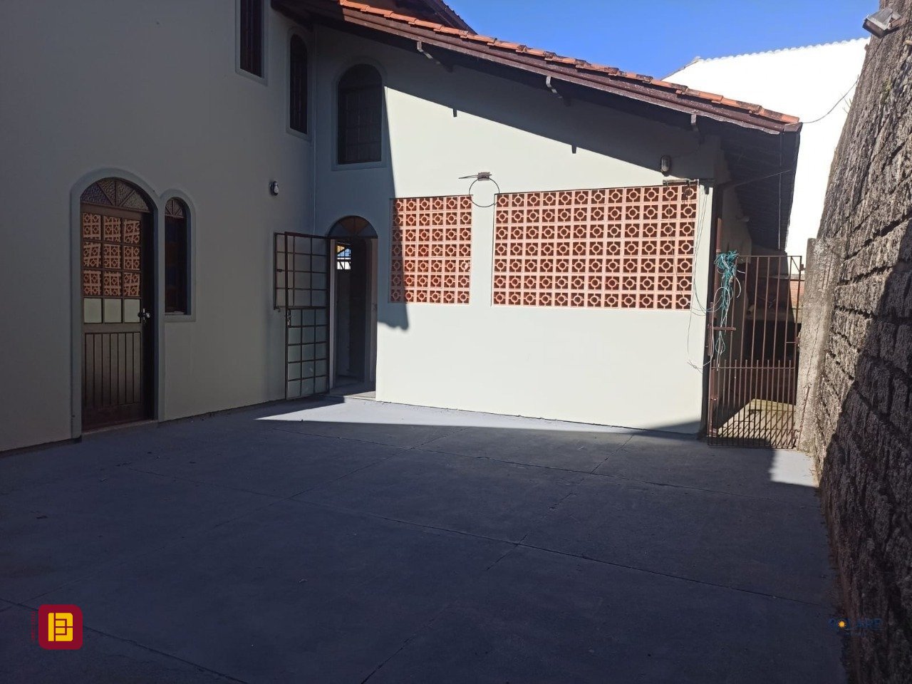 Casa com 170m², 6 quartos (sendo 2 suítes), 3 garagens, no bairro Pantanal em Florianópolis