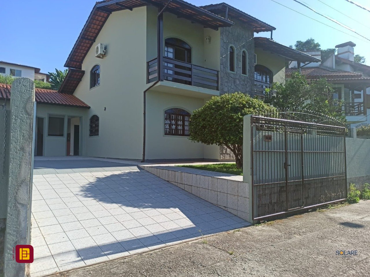 Casa com 170m², 6 quartos (sendo 2 suítes), 3 garagens, no bairro Pantanal em Florianópolis