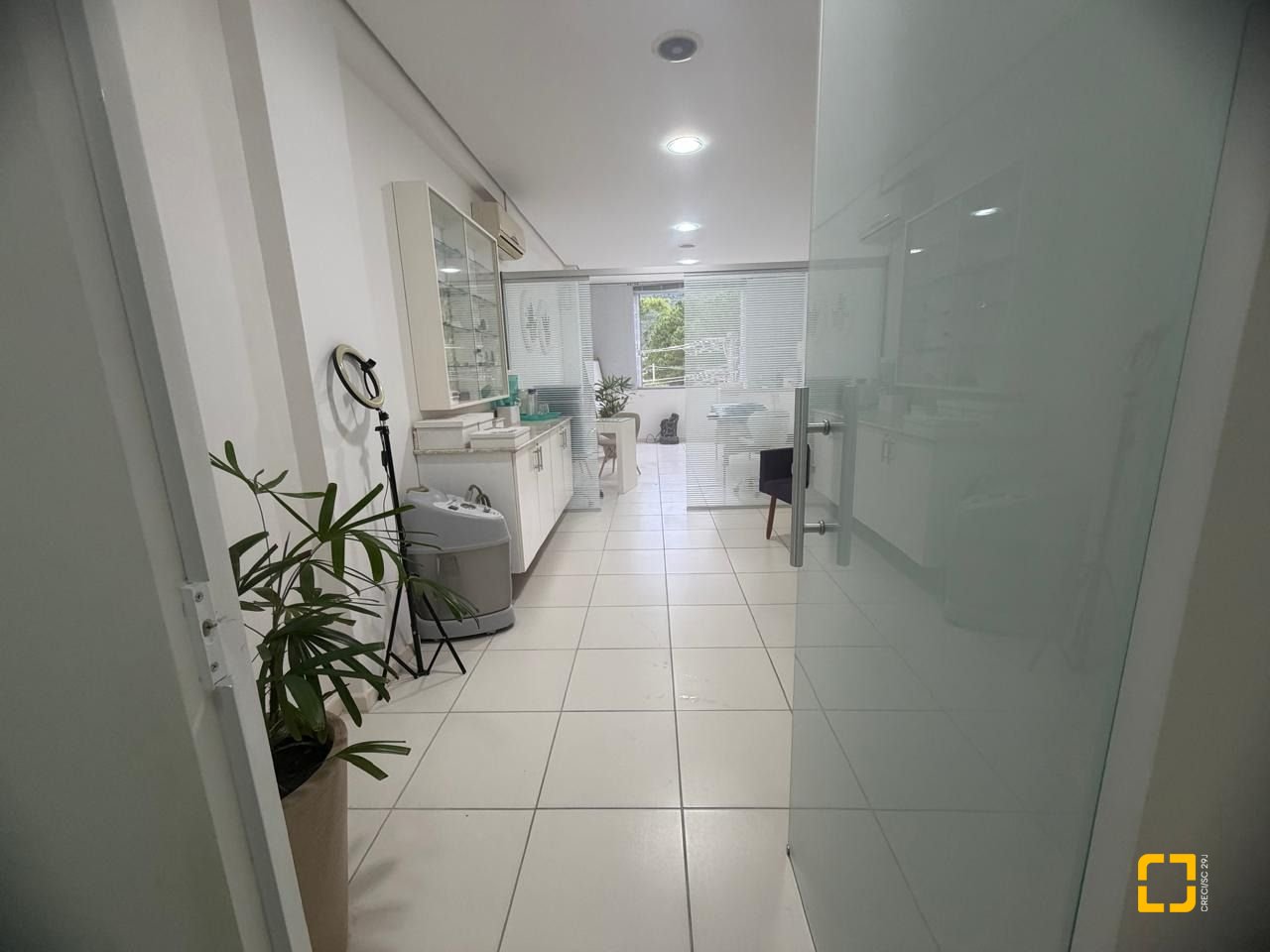 Sala com 37m², 1 garagem, no bairro Córrego Grande em Florianópolis