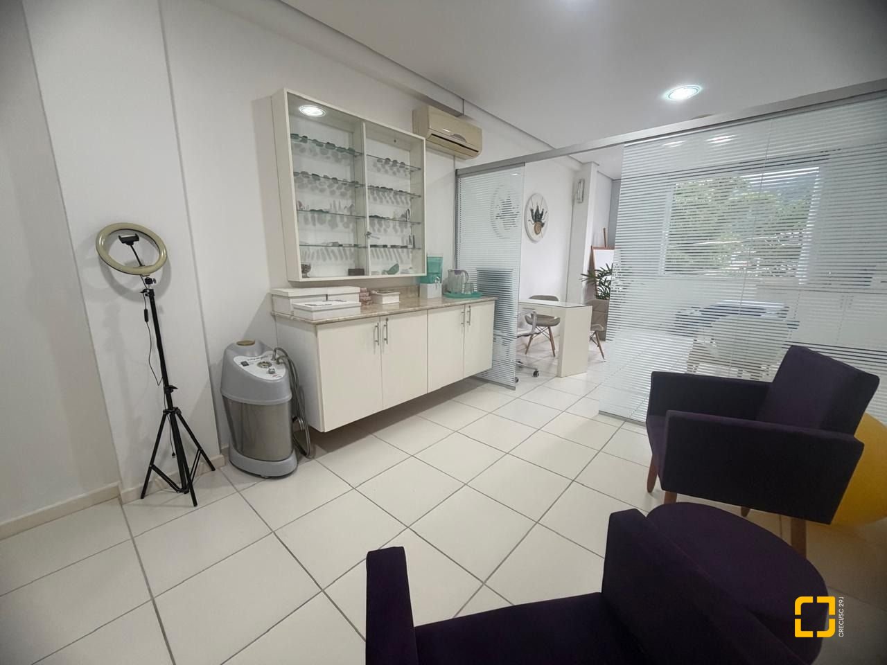 Sala com 37m², 1 garagem, no bairro Córrego Grande em Florianópolis