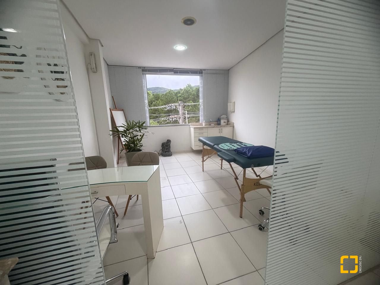 Sala com 37m², 1 garagem, no bairro Córrego Grande em Florianópolis