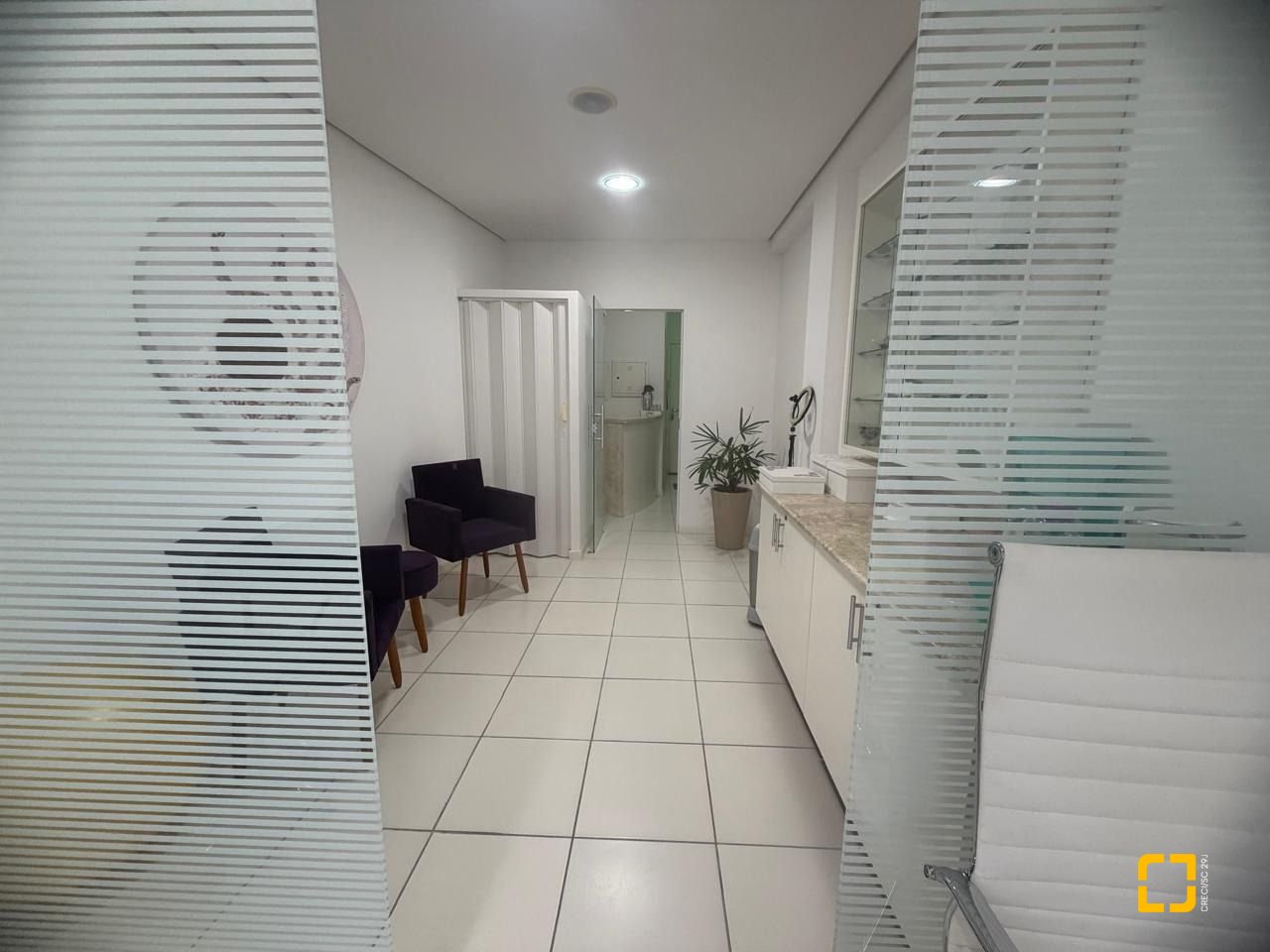 Sala com 37m², 1 garagem, no bairro Córrego Grande em Florianópolis