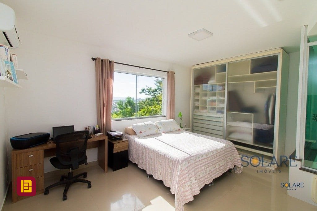 Hotel com 376m², 10 quartos (sendo 3 suítes), no bairro Córrego Grande em Florianópolis
