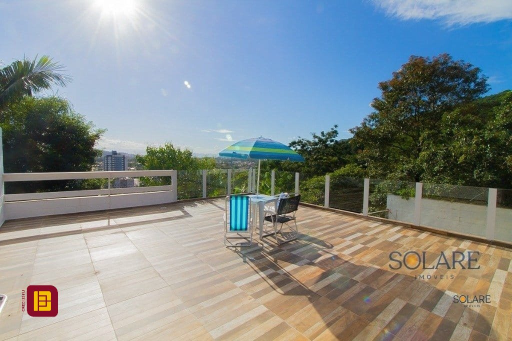 Hotel com 376m², 10 quartos (sendo 3 suítes), no bairro Córrego Grande em Florianópolis
