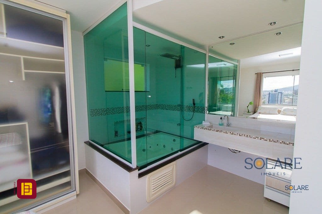 Hotel com 376m², 10 quartos (sendo 3 suítes), no bairro Córrego Grande em Florianópolis