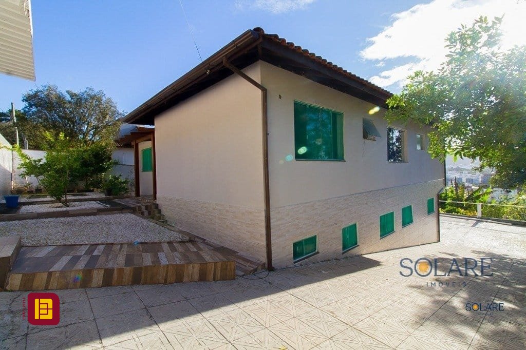 Hotel com 376m², 10 quartos (sendo 3 suítes), no bairro Córrego Grande em Florianópolis