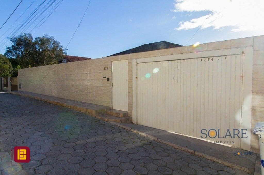 Hotel com 376m², 10 quartos (sendo 3 suítes), no bairro Córrego Grande em Florianópolis