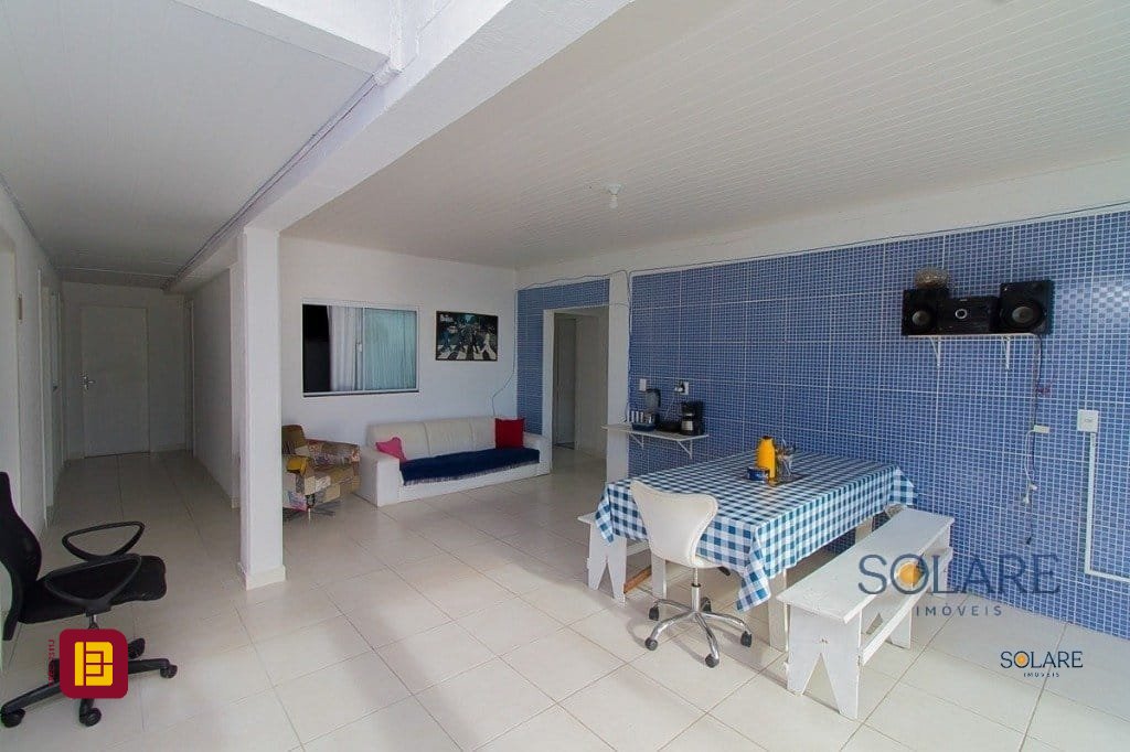 Hotel com 376m², 10 quartos (sendo 3 suítes), no bairro Córrego Grande em Florianópolis
