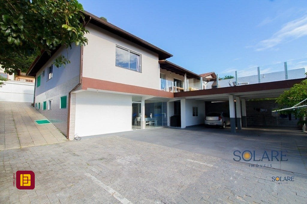 Hotel com 376m², 10 quartos (sendo 3 suítes), no bairro Córrego Grande em Florianópolis