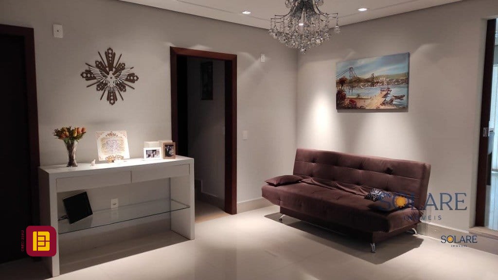 Casa de Condomínio com 542m², 9 quartos (sendo 3 suítes), 4 garagens, no bairro Cacupé em Florianópolis