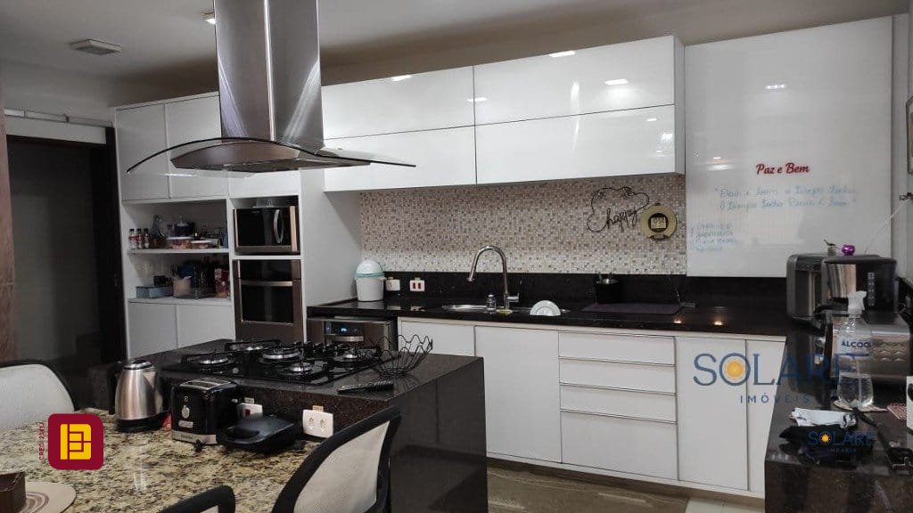 Casa de Condomínio com 542m², 9 quartos (sendo 3 suítes), 4 garagens, no bairro Cacupé em Florianópolis