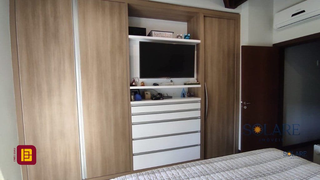Casa de Condomínio com 542m², 9 quartos (sendo 3 suítes), 4 garagens, no bairro Cacupé em Florianópolis