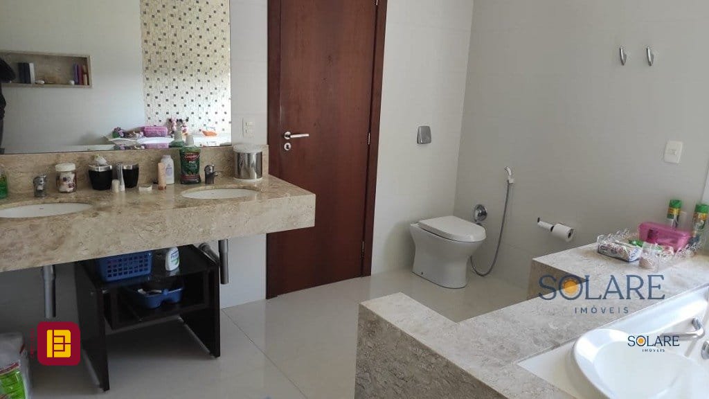 Casa de Condomínio com 542m², 9 quartos (sendo 3 suítes), 4 garagens, no bairro Cacupé em Florianópolis