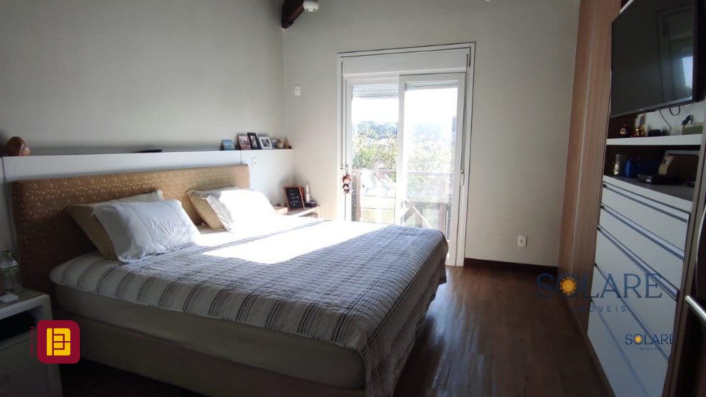 Casa de Condomínio com 542m², 9 quartos (sendo 3 suítes), 4 garagens, no bairro Cacupé em Florianópolis
