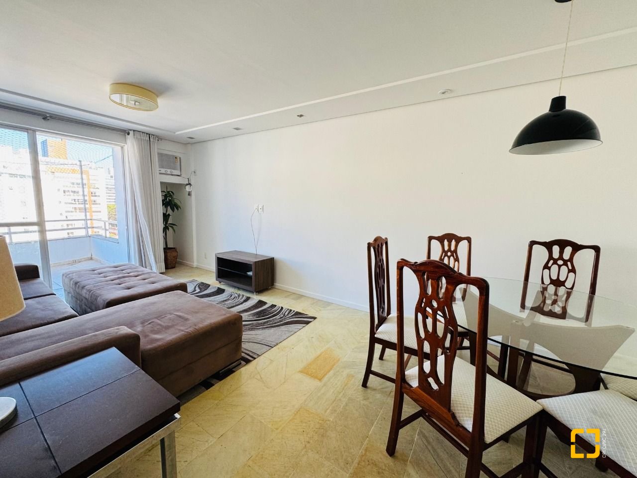 Apartamento com 119m², 4 quartos (sendo 1 suíte), 1 garagem, no bairro Centro em Florianópolis