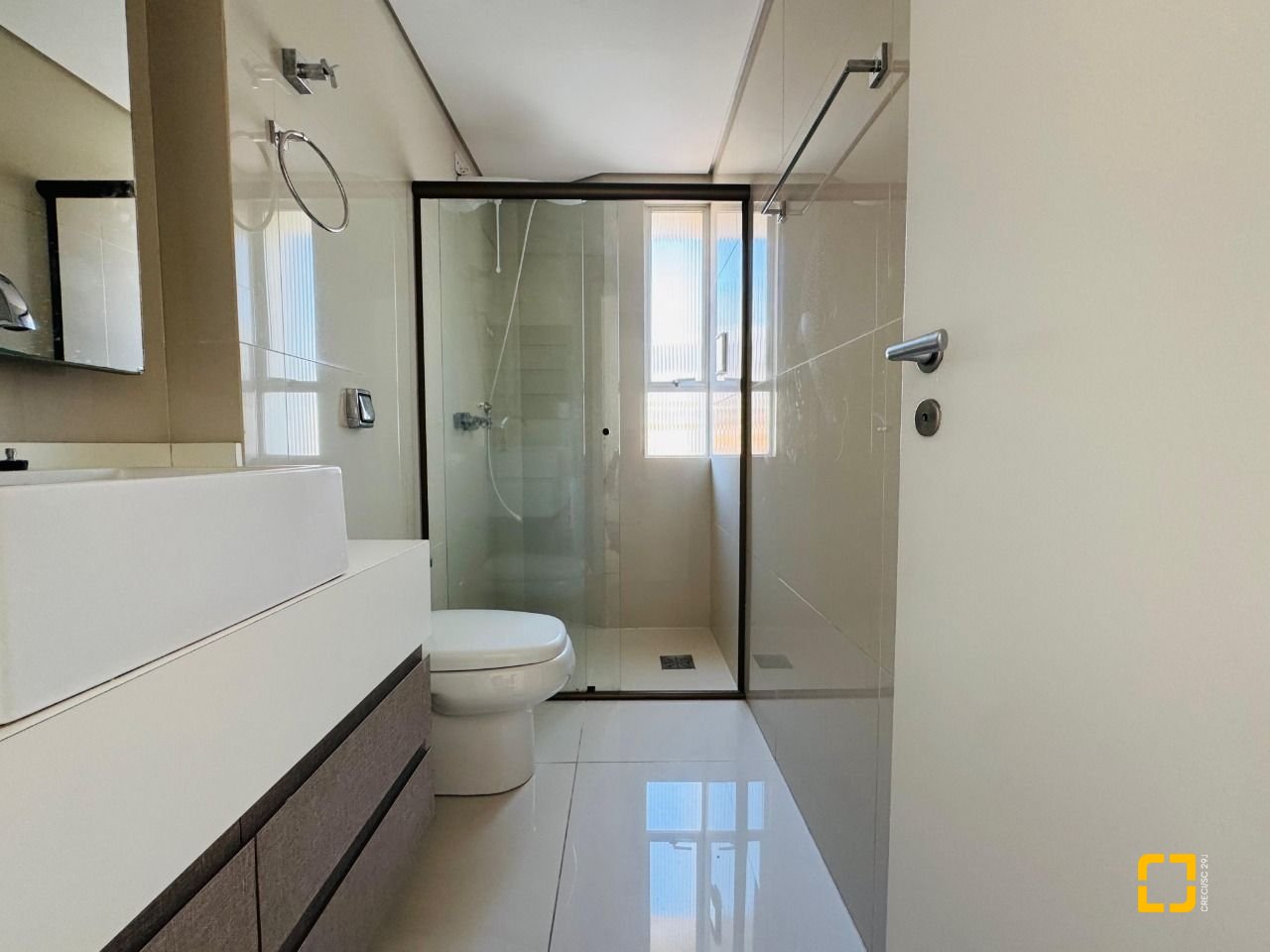 Apartamento com 119m², 4 quartos (sendo 1 suíte), 1 garagem, no bairro Centro em Florianópolis