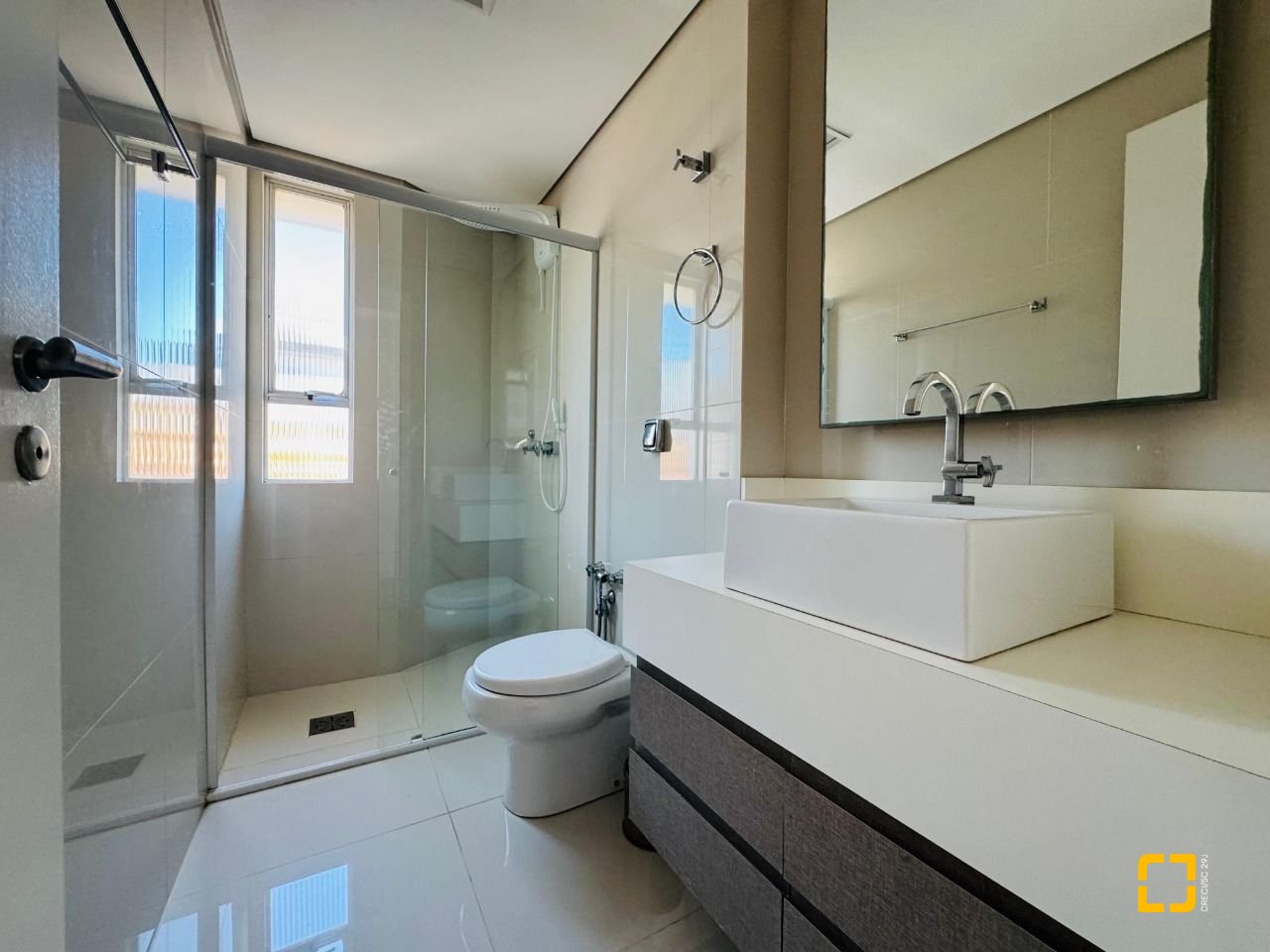 Apartamento com 119m², 4 quartos (sendo 1 suíte), 1 garagem, no bairro Centro em Florianópolis