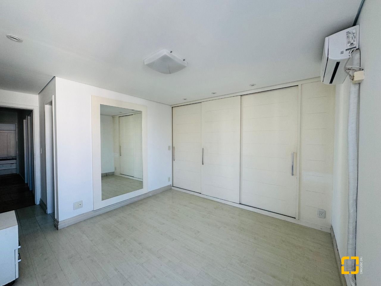 Apartamento com 119m², 4 quartos (sendo 1 suíte), 1 garagem, no bairro Centro em Florianópolis