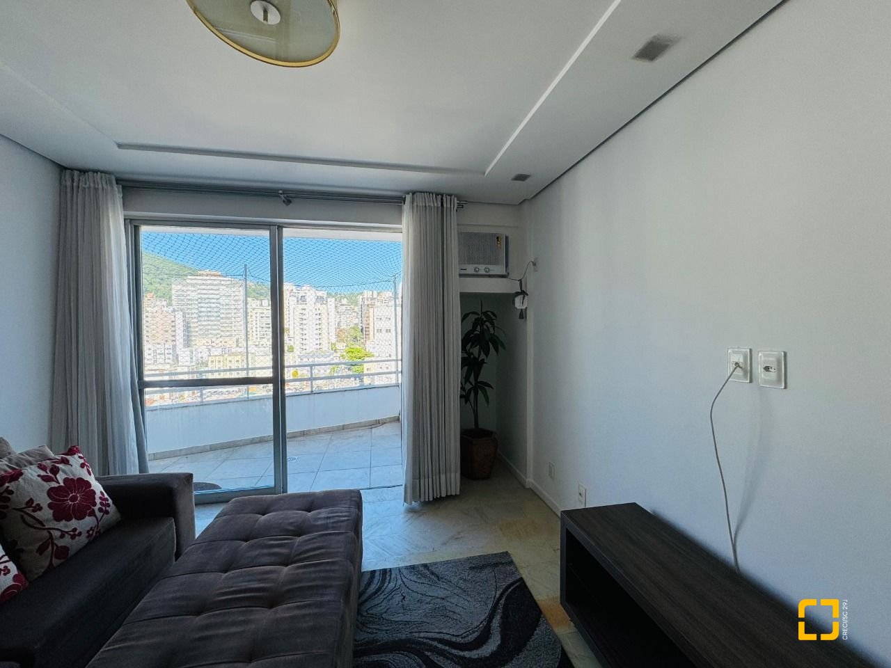 Apartamento com 119m², 4 quartos (sendo 1 suíte), 1 garagem, no bairro Centro em Florianópolis