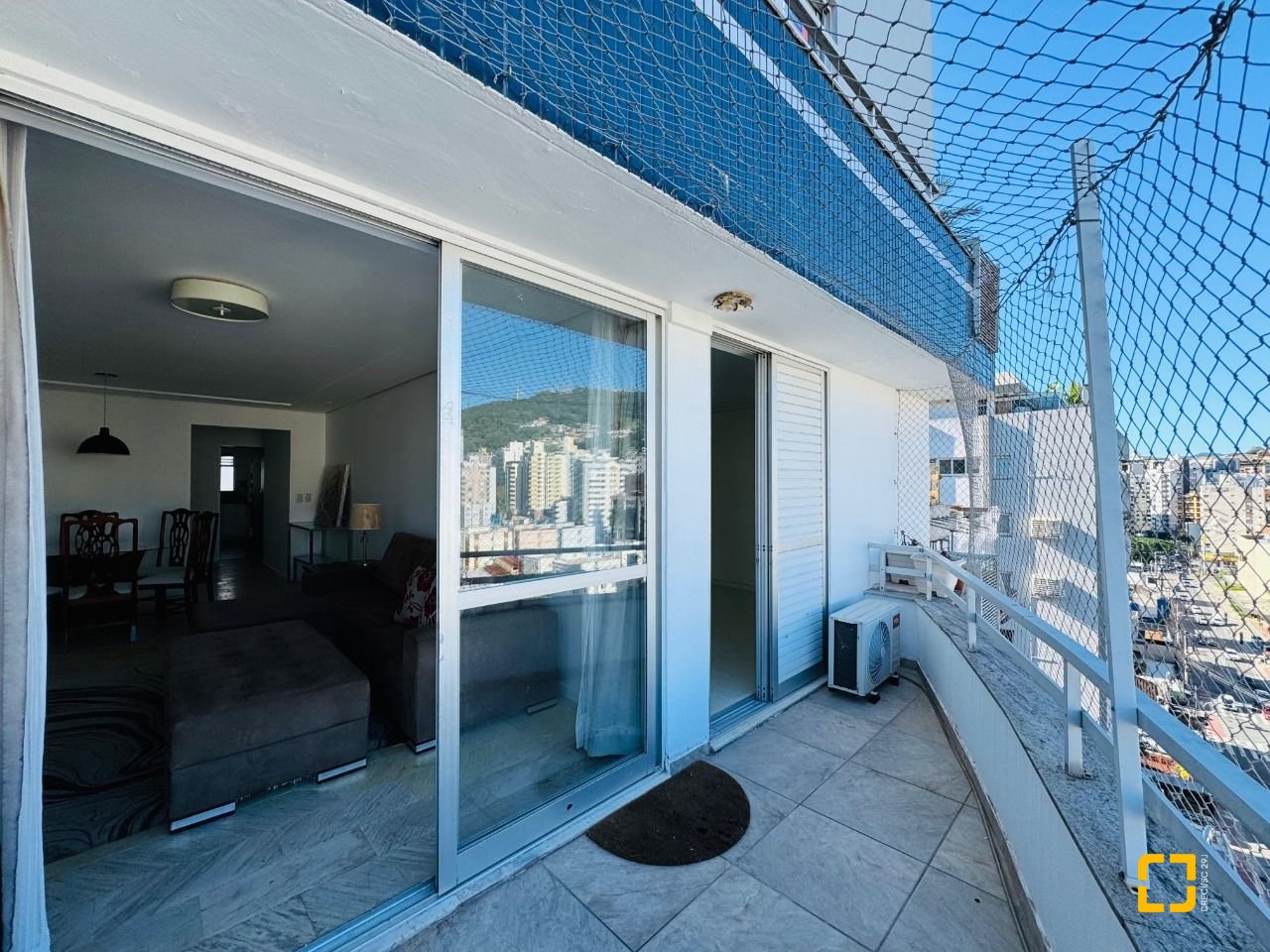 Apartamento com 119m², 4 quartos (sendo 1 suíte), 1 garagem, no bairro Centro em Florianópolis