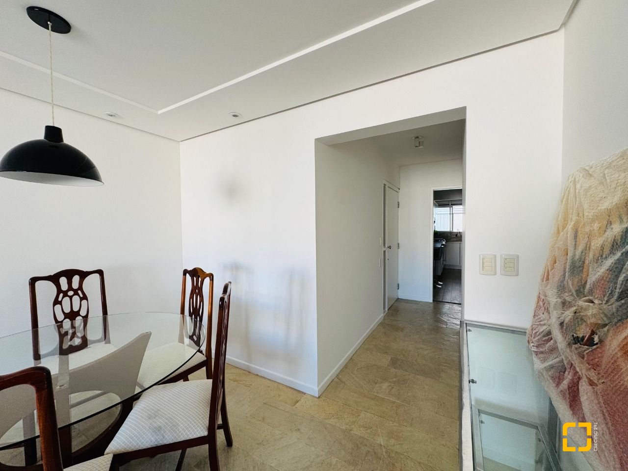 Apartamento com 119m², 4 quartos (sendo 1 suíte), 1 garagem, no bairro Centro em Florianópolis