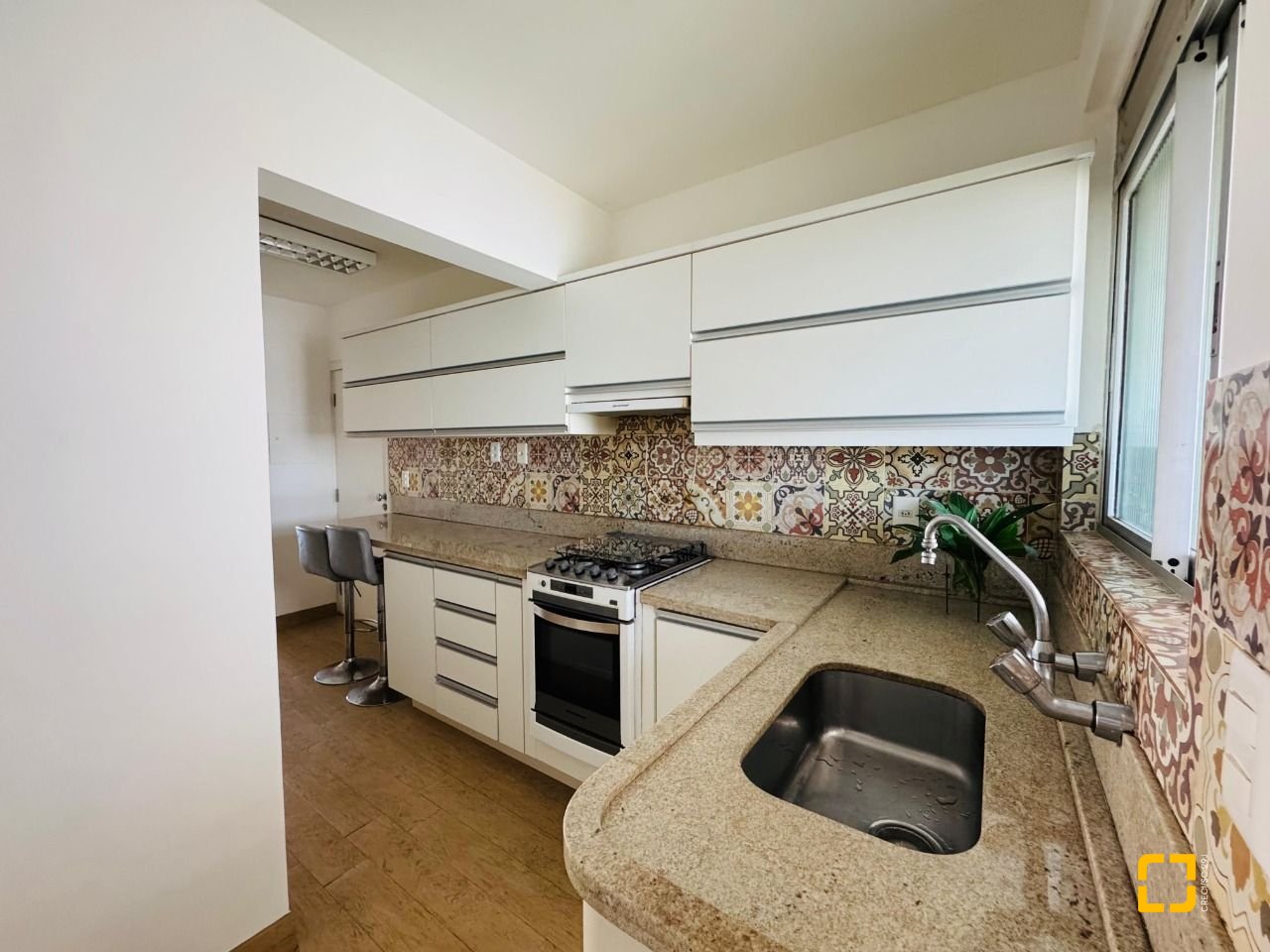 Apartamento com 119m², 4 quartos (sendo 1 suíte), 1 garagem, no bairro Centro em Florianópolis