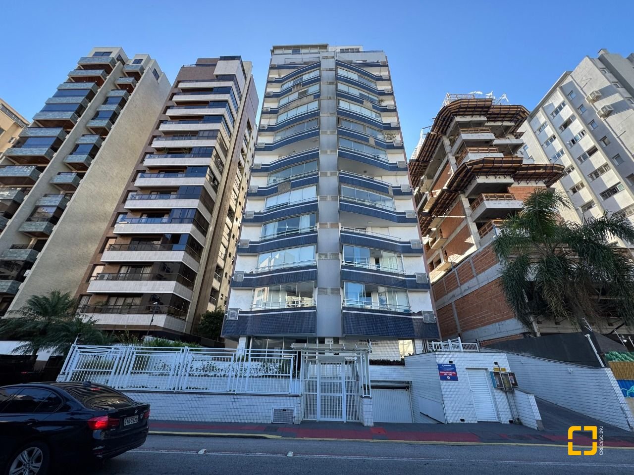 Apartamento com 119m², 4 quartos (sendo 1 suíte), 1 garagem, no bairro Centro em Florianópolis
