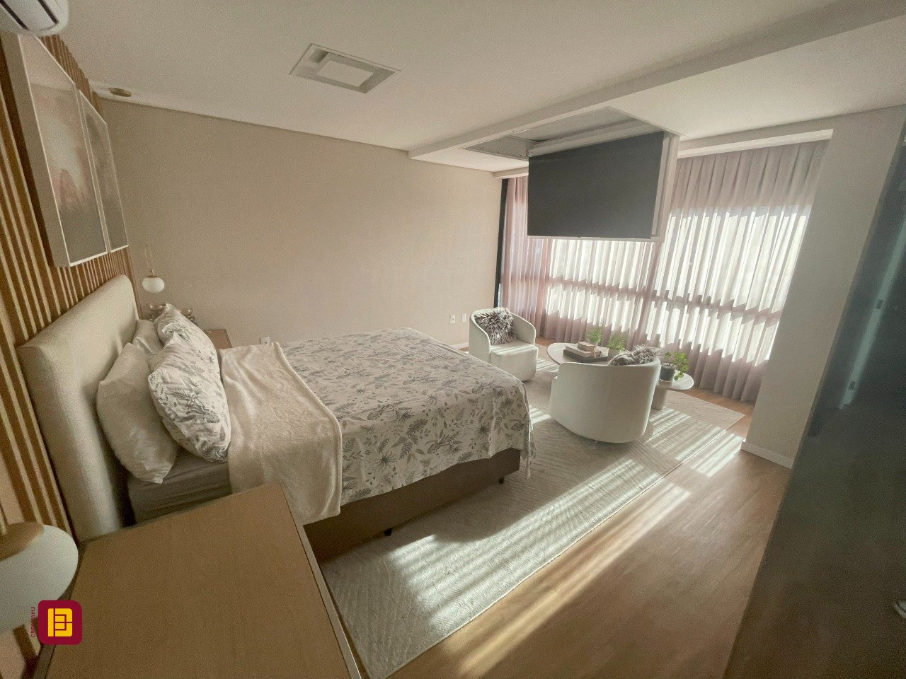 Casa com 511m², 8 quartos (sendo 3 suítes), 2 garagens, no bairro Pedra Branca em Palhoça