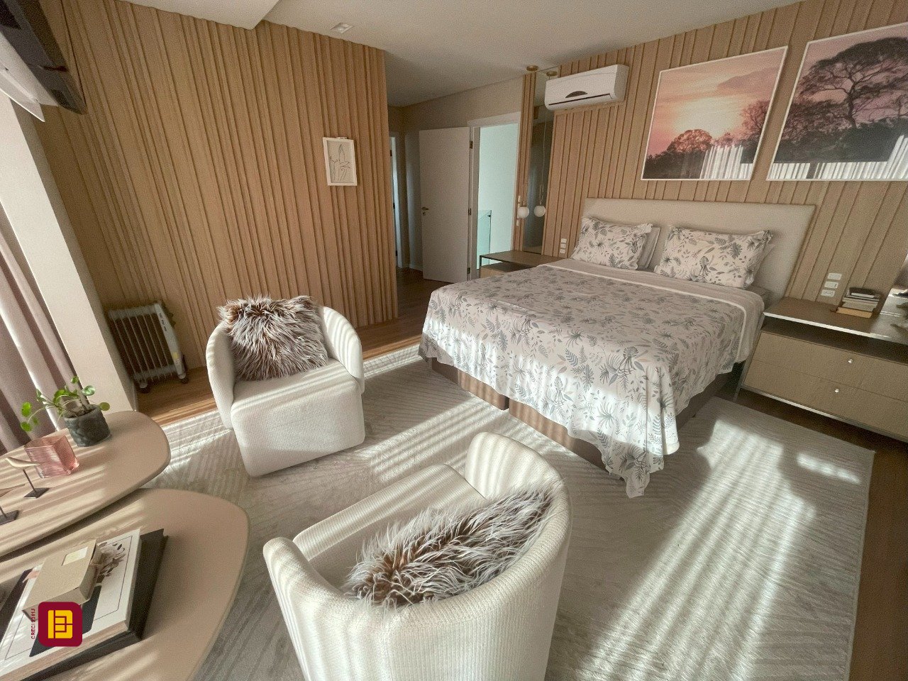Casa com 511m², 8 quartos (sendo 3 suítes), 2 garagens, no bairro Pedra Branca em Palhoça