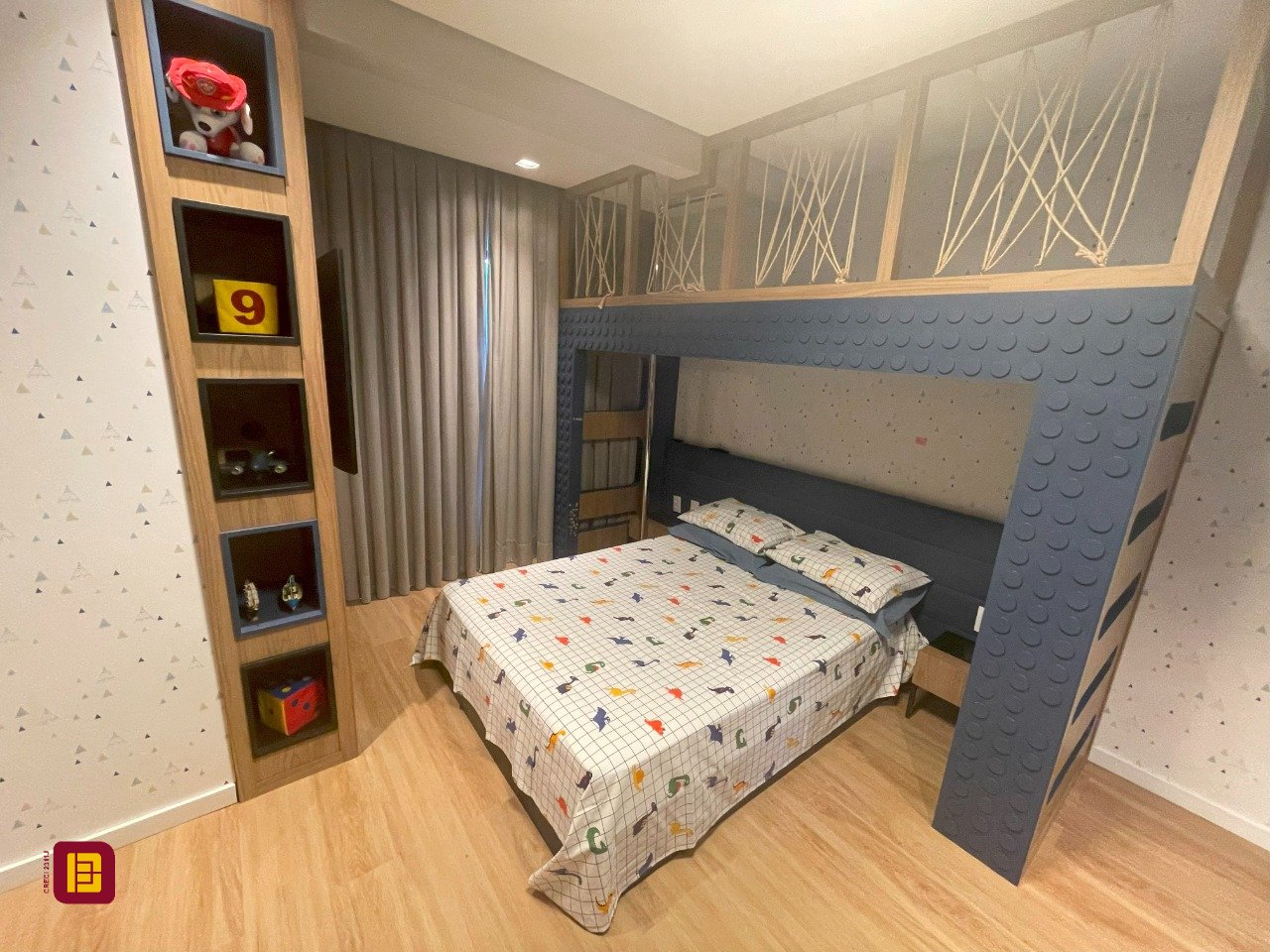 Casa com 511m², 8 quartos (sendo 3 suítes), 2 garagens, no bairro Pedra Branca em Palhoça