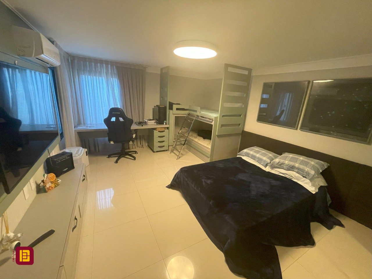 Casa com 511m², 8 quartos (sendo 3 suítes), 2 garagens, no bairro Pedra Branca em Palhoça