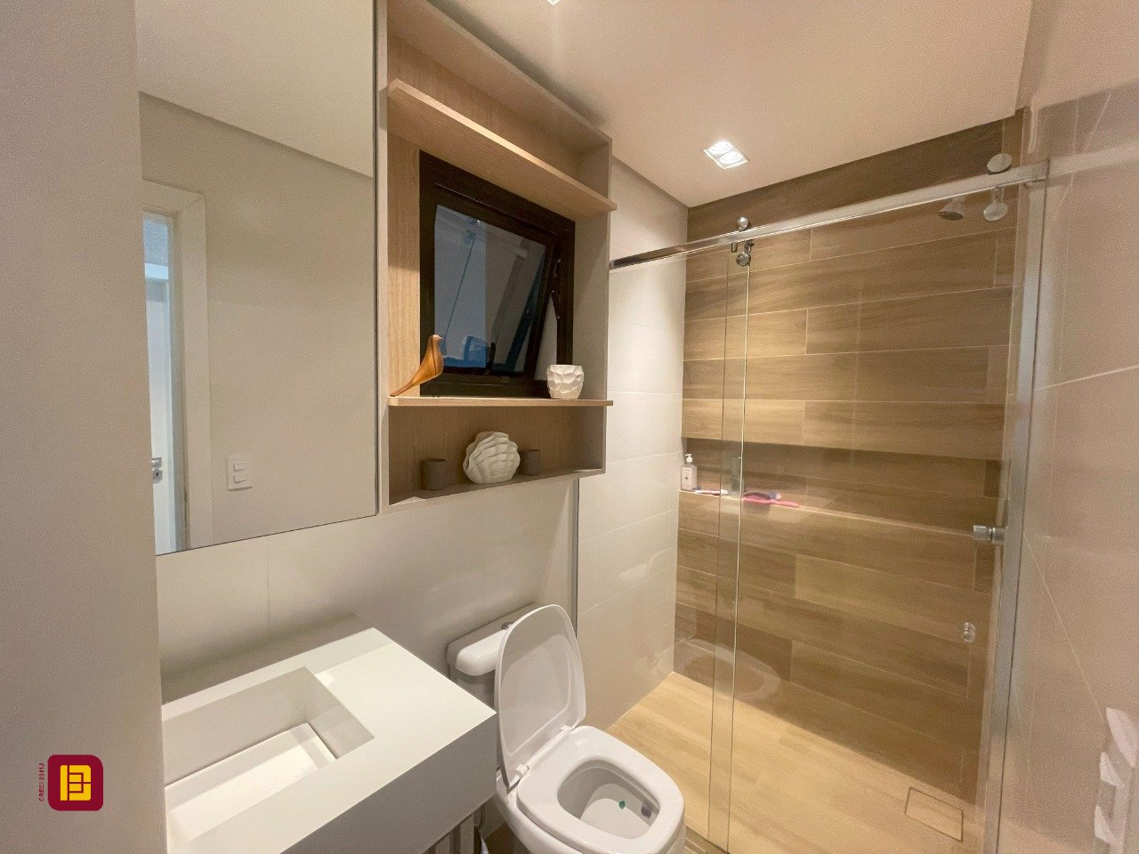 Casa com 511m², 8 quartos (sendo 3 suítes), 2 garagens, no bairro Pedra Branca em Palhoça