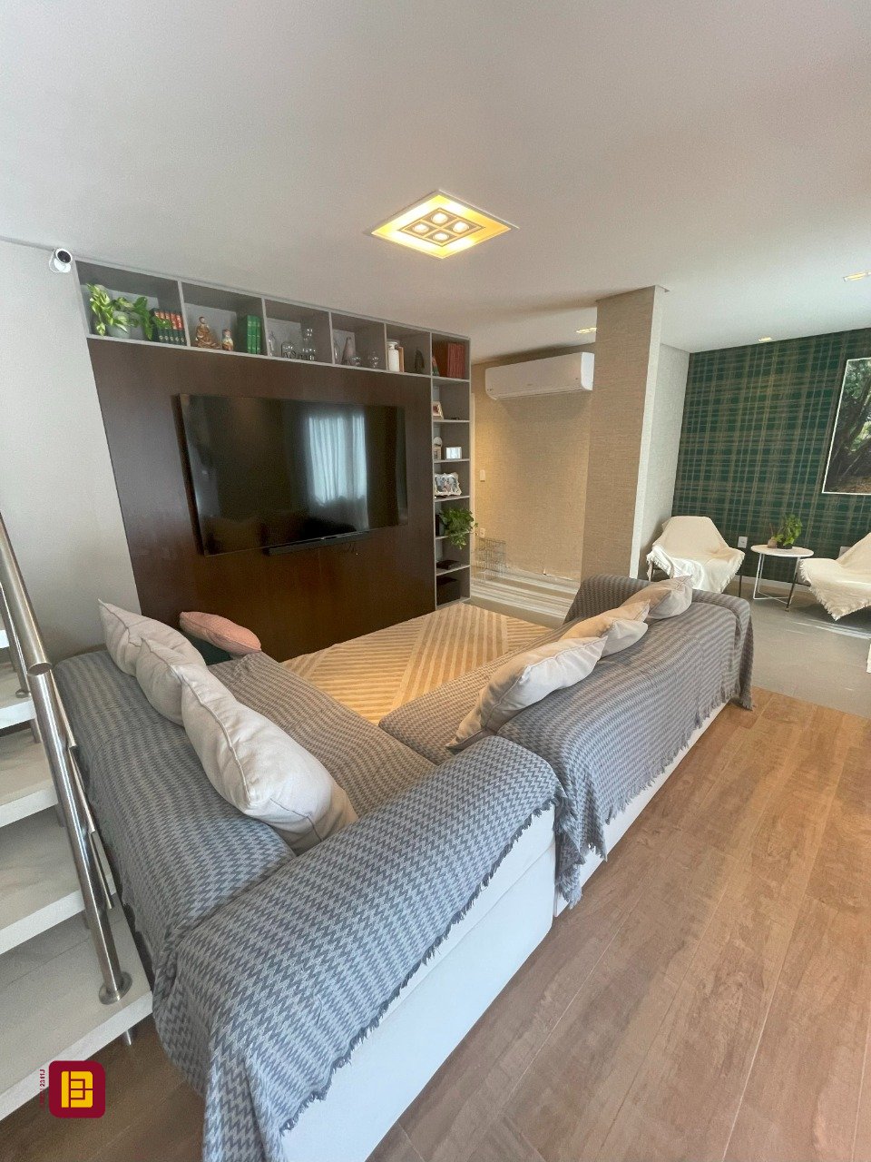 Casa com 511m², 5 quartos (sendo 3 suítes), 2 garagens, no bairro Pedra Branca em Palhoça
