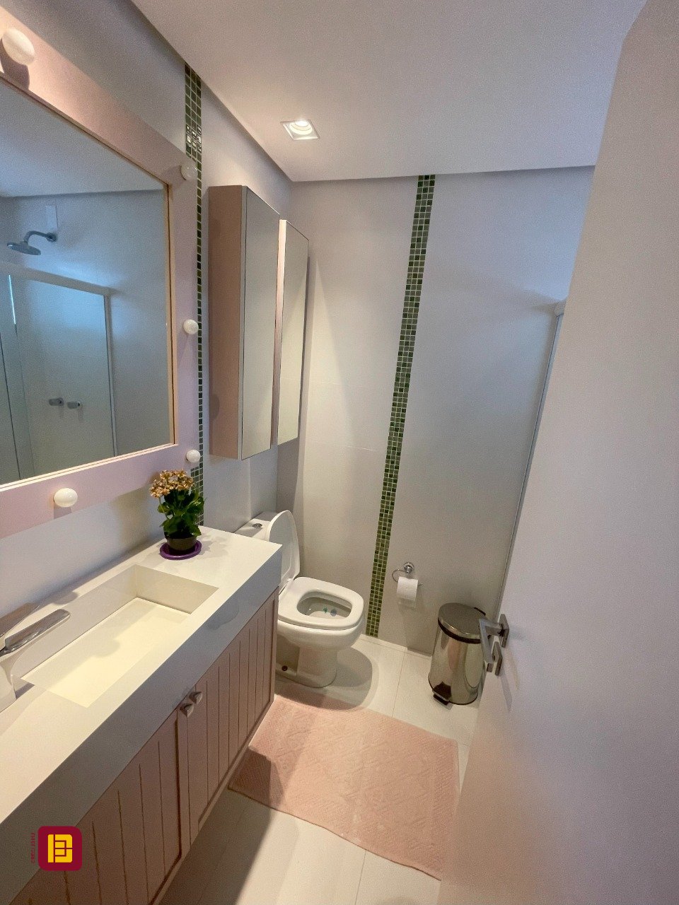 Casa com 511m², 5 quartos (sendo 3 suítes), 2 garagens, no bairro Pedra Branca em Palhoça