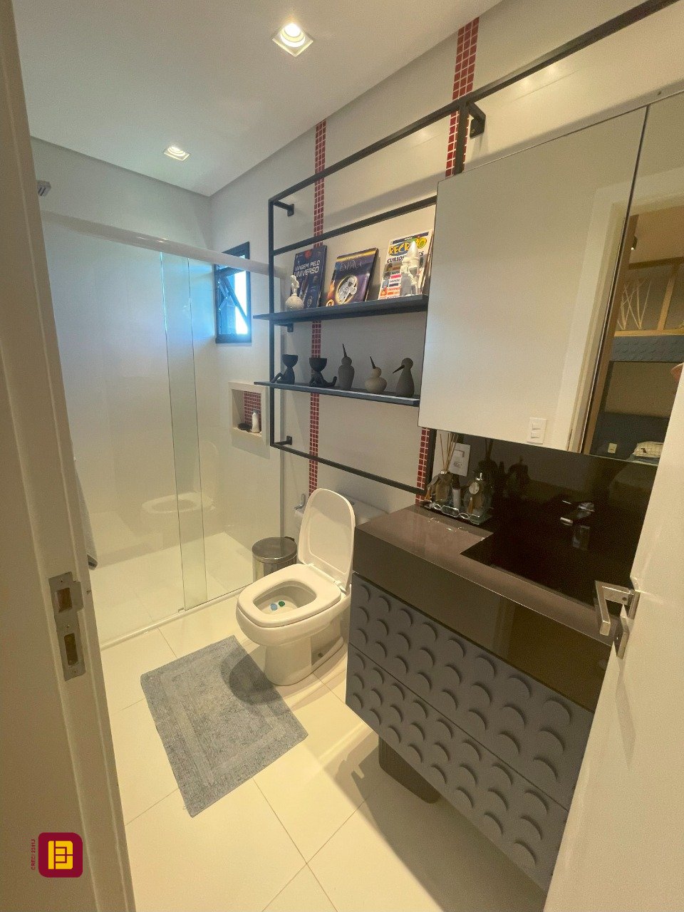 Casa com 511m², 5 quartos (sendo 3 suítes), 2 garagens, no bairro Pedra Branca em Palhoça