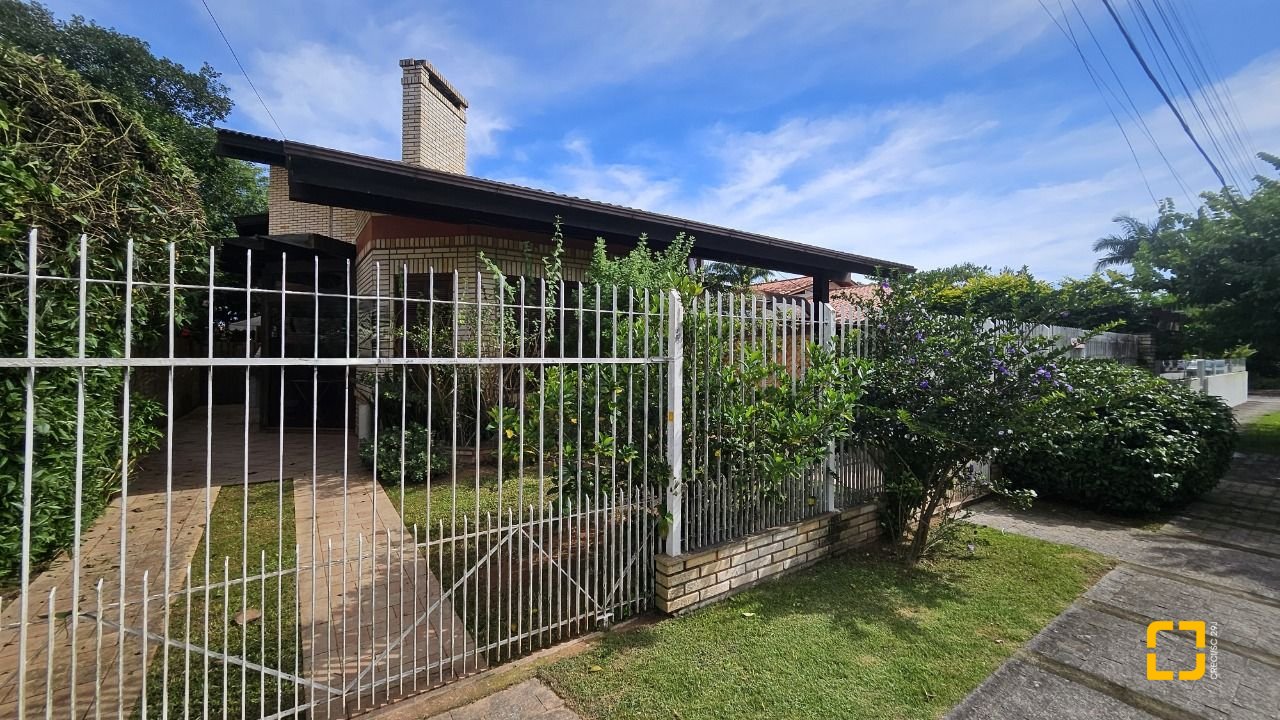 Casa com 430m², 12 quartos (sendo 5 suítes), 2 garagens, no bairro Jurerê em Florianópolis