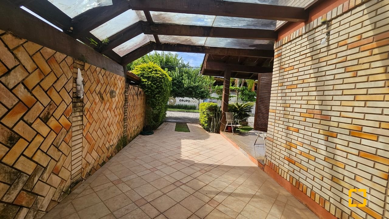Casa com 430m², 12 quartos (sendo 5 suítes), 2 garagens, no bairro Jurerê em Florianópolis