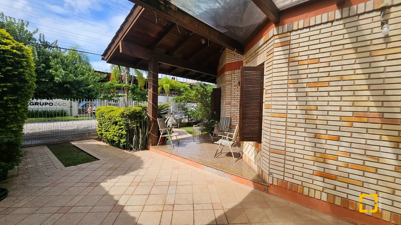 Casa com 430m², 12 quartos (sendo 5 suítes), 2 garagens, no bairro Jurerê em Florianópolis