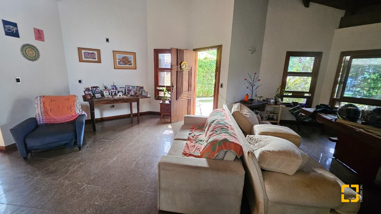 Casa com 430m², 12 quartos (sendo 5 suítes), 2 garagens, no bairro Jurerê em Florianópolis