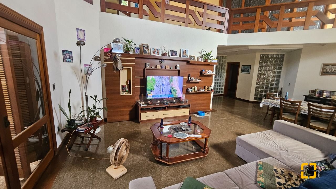 Casa com 430m², 12 quartos (sendo 5 suítes), 2 garagens, no bairro Jurerê em Florianópolis