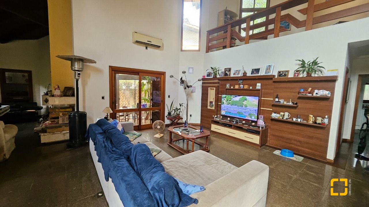 Casa com 430m², 12 quartos (sendo 5 suítes), 2 garagens, no bairro Jurerê em Florianópolis