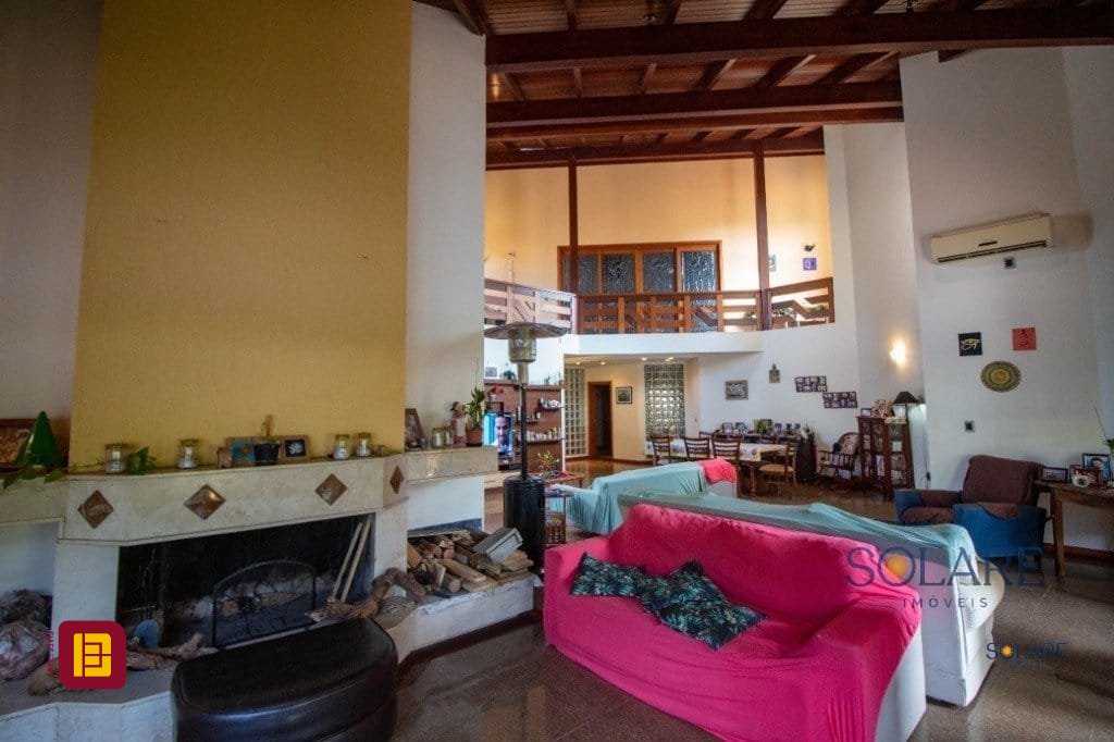 Casa com 430m², 12 quartos (sendo 5 suítes), 2 garagens, no bairro Jurerê em Florianópolis