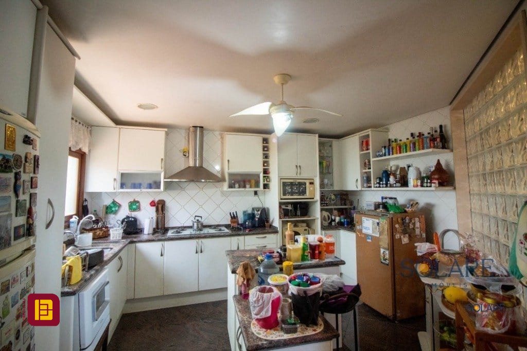Casa com 430m², 12 quartos (sendo 5 suítes), 2 garagens, no bairro Jurerê em Florianópolis