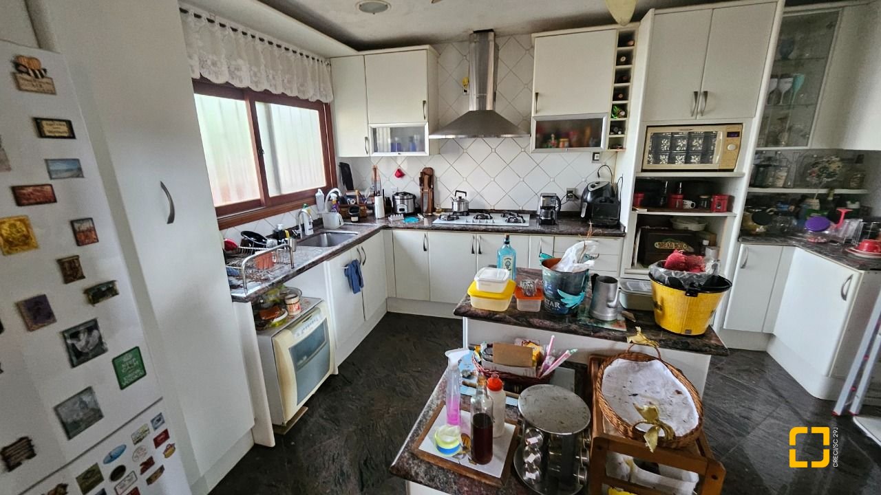 Casa com 430m², 12 quartos (sendo 5 suítes), 2 garagens, no bairro Jurerê em Florianópolis