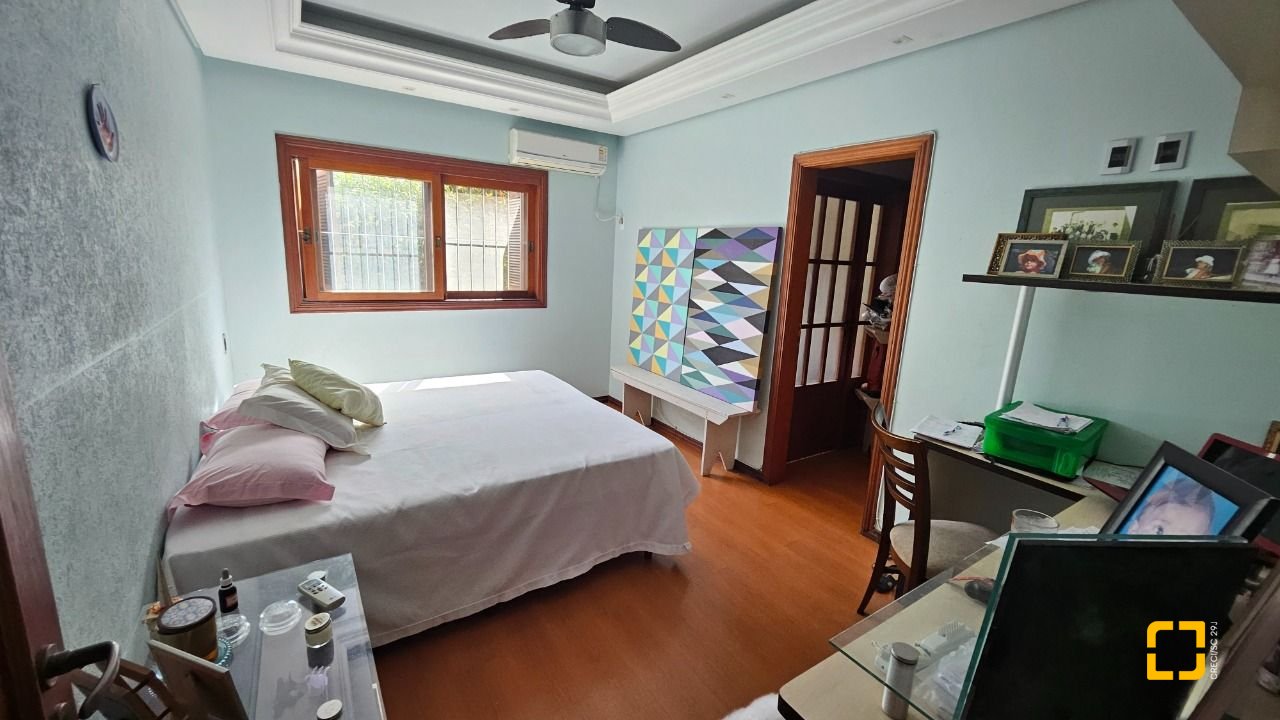 Casa com 430m², 12 quartos (sendo 5 suítes), 2 garagens, no bairro Jurerê em Florianópolis